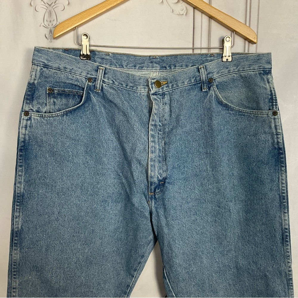 Wrangler Rugged Wear Light Wash Blue Jeans Men’s 42 x 30 Relaxed Fit Denim - Picture 2 of 6